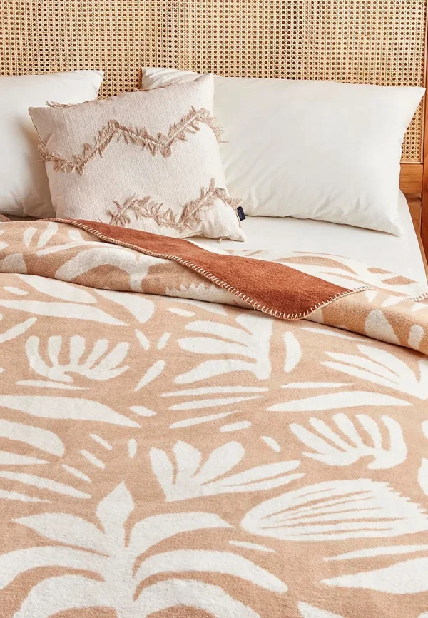 BELLA MAISON Wohndecke In Beige 5