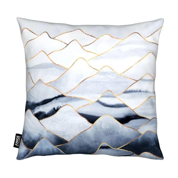 Juniqe Kissen “Mountains 1” In Blau 3