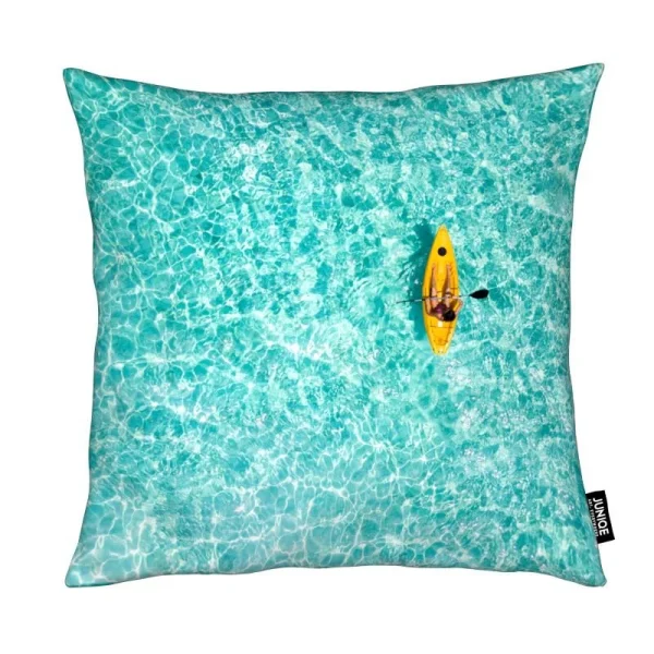 Juniqe Kissen “Paddle By @moofushi” In Blau & Türkis 1