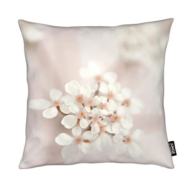 Juniqe Kissen “Pastel Flower Queen Ann Lace” In Rosa & Weiß 1