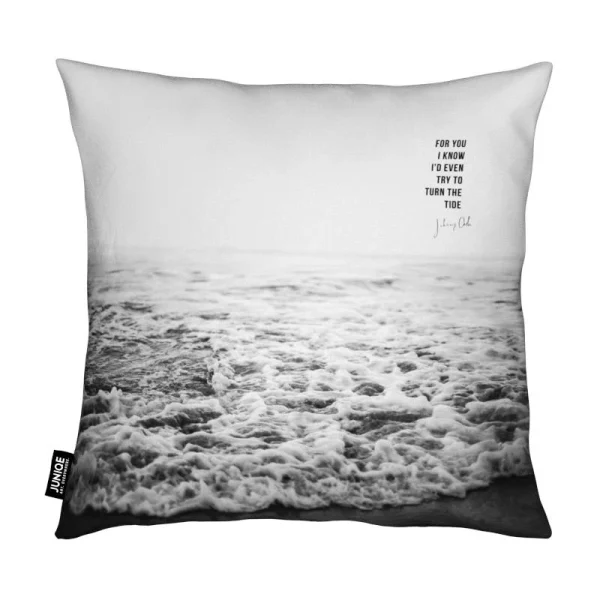 Juniqe Kissen “Tide X Johnny Cash” In Grau 3