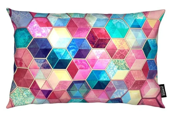 Juniqe Kissen “Topaz And Rubey Crystal Honeycomb Cubes” In Bunt & Rosa 1