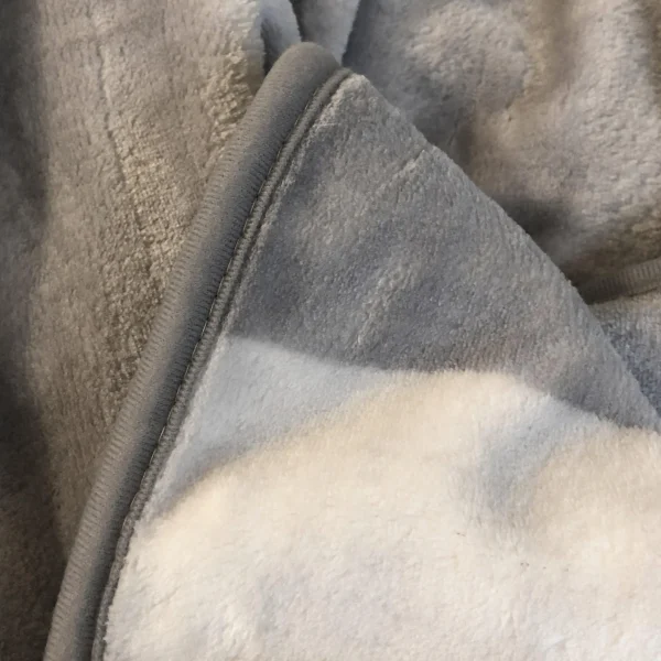 TRAUMHELDEN Decke / Fleecedecke “Auszeit / Streifen” In Grau 5